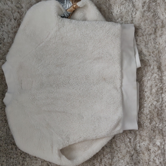 VGUC Girls faux fur jacket - Picture 4 of 5